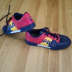 VINTAGE FILA SHOES SIZE 7